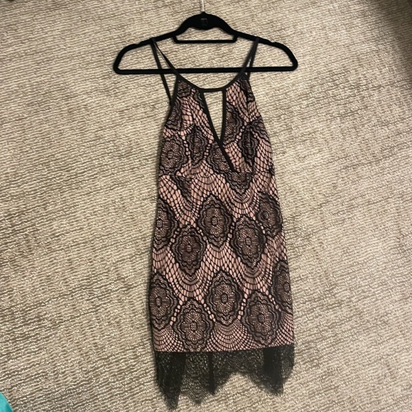 LF Dream State Lace Bodycon dress size XS - Picture 3 of 5
